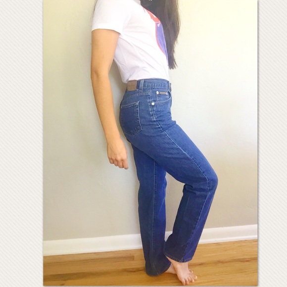 ⛔️SOLD⛔️Calvin Klein Vintage mid wash high rise - Picture 4 of 7